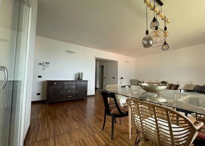 My Humble House - Elegante Con Patio Oggiono