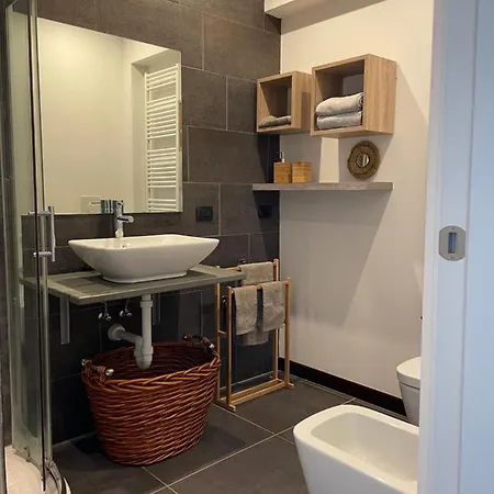 My Humble House - Elegante Con Patio Oggiono