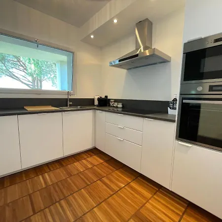 My Humble House - Elegante Con Patio Apartman *